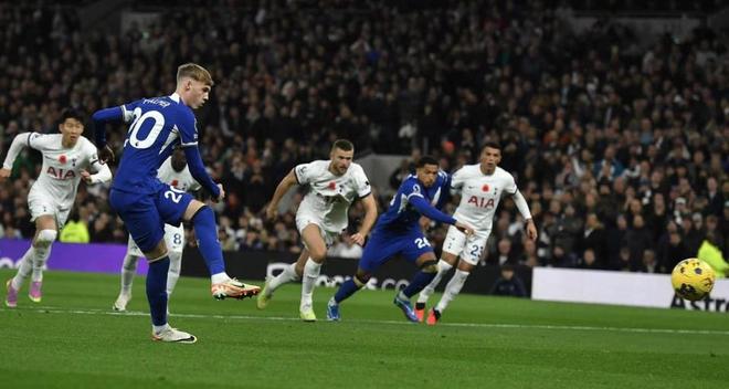 有消息称萨拉赫“很不高兴”，因为他不会在利物浦待满“六个月”。