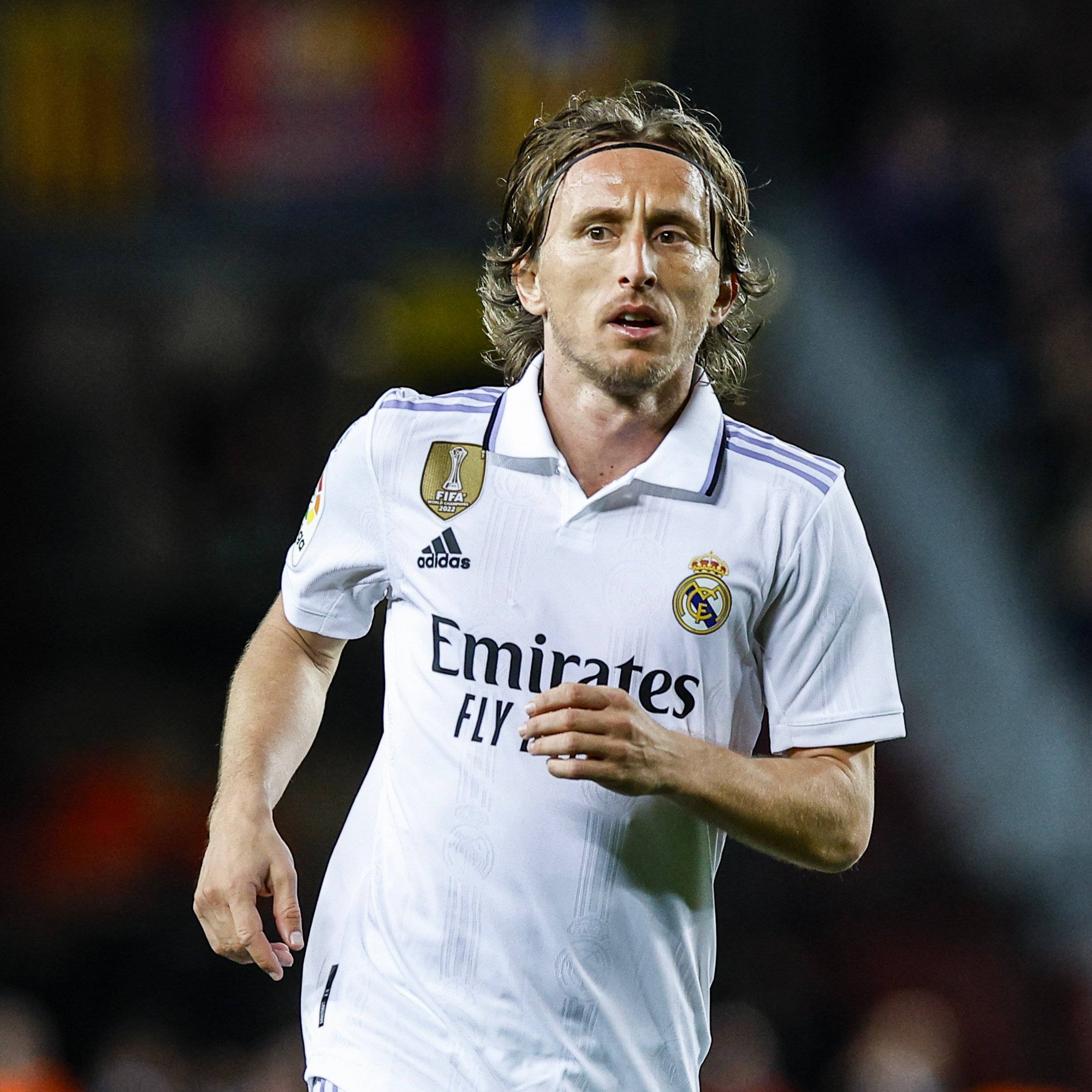 卡马文加在圣马梅斯的光芒与遗憾：进球后遭遇伤病打击