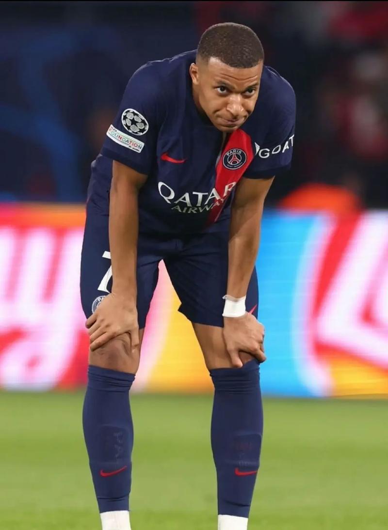 不到24岁！杰伦·约翰逊成为历史上砍下20+15+15最年轻前锋