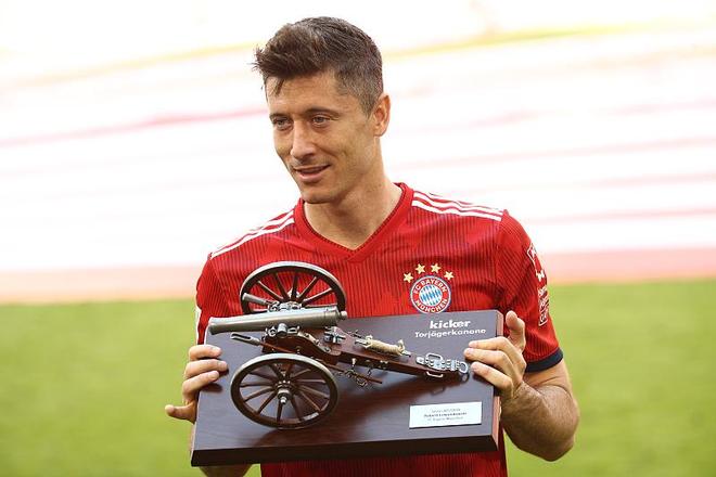 美记：艾顿因病缺席湖人今天训练，但他将随队前往犹他州